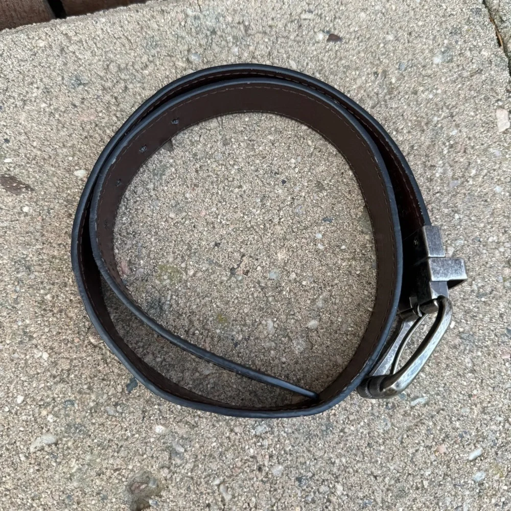 LEVIS Boys Reversible Black Brown Bonded Leather Belt Size 26-28